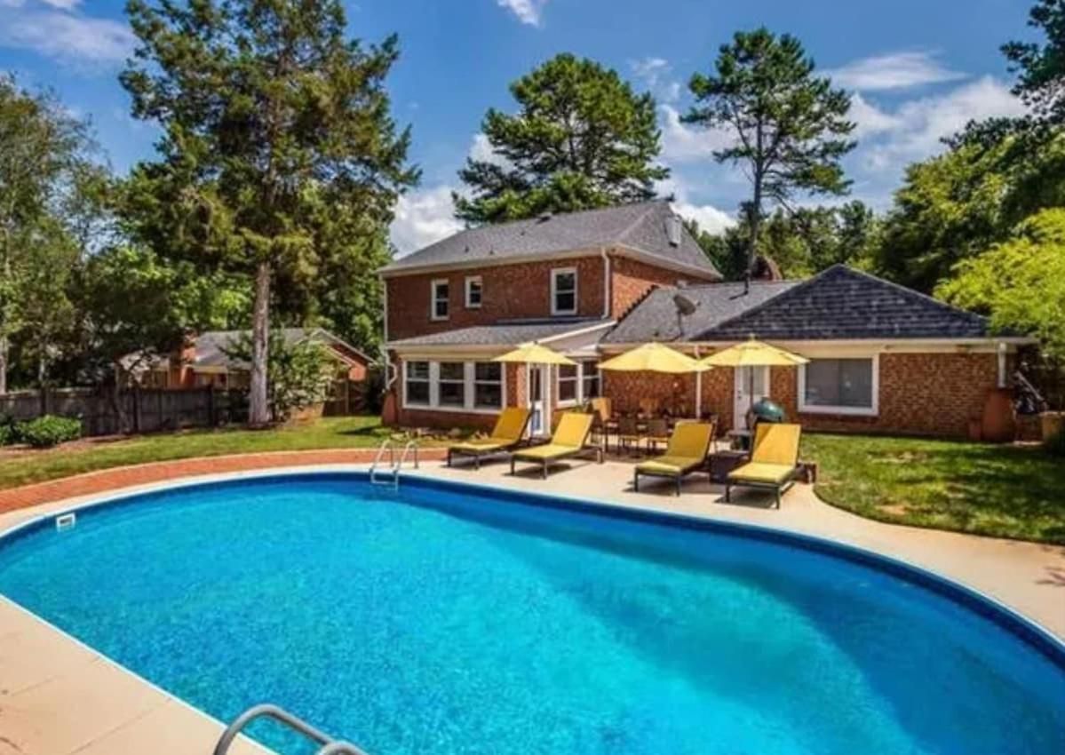 Holiday home Cozy With Pool Chefs Kitchen In Prime Area *