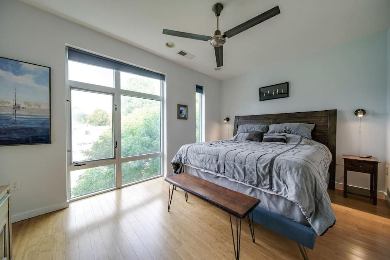 Sophisticated 3-story In Wesley Heights *
