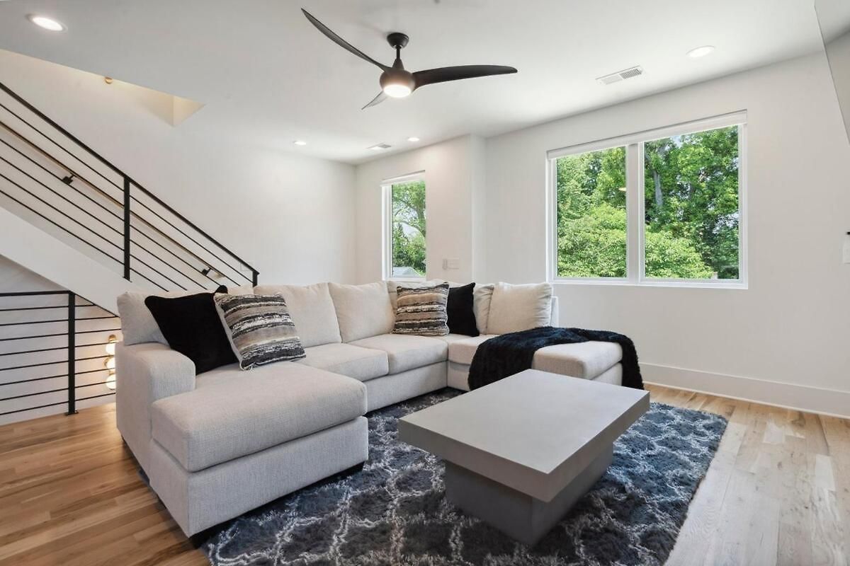 Luxury Build - King Beds - Minutes To Uptown Holiday home *