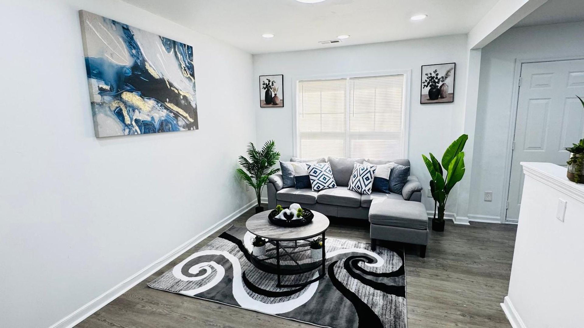 Cozy Escape, Private In With Shared Common Spaces * Charlotte