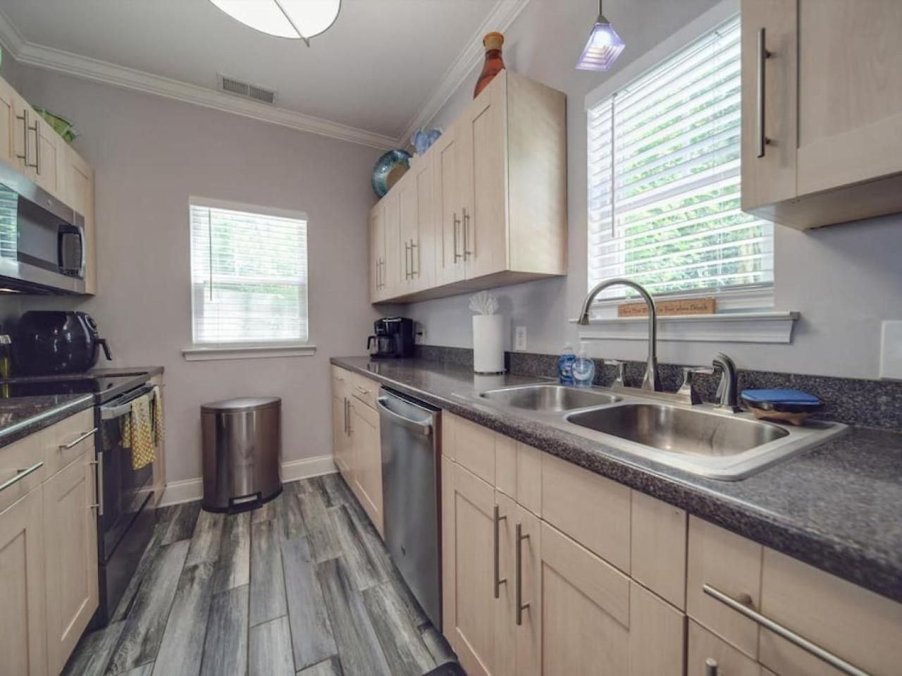 Holiday home Getaway Near Center Centrally Located In Clt *