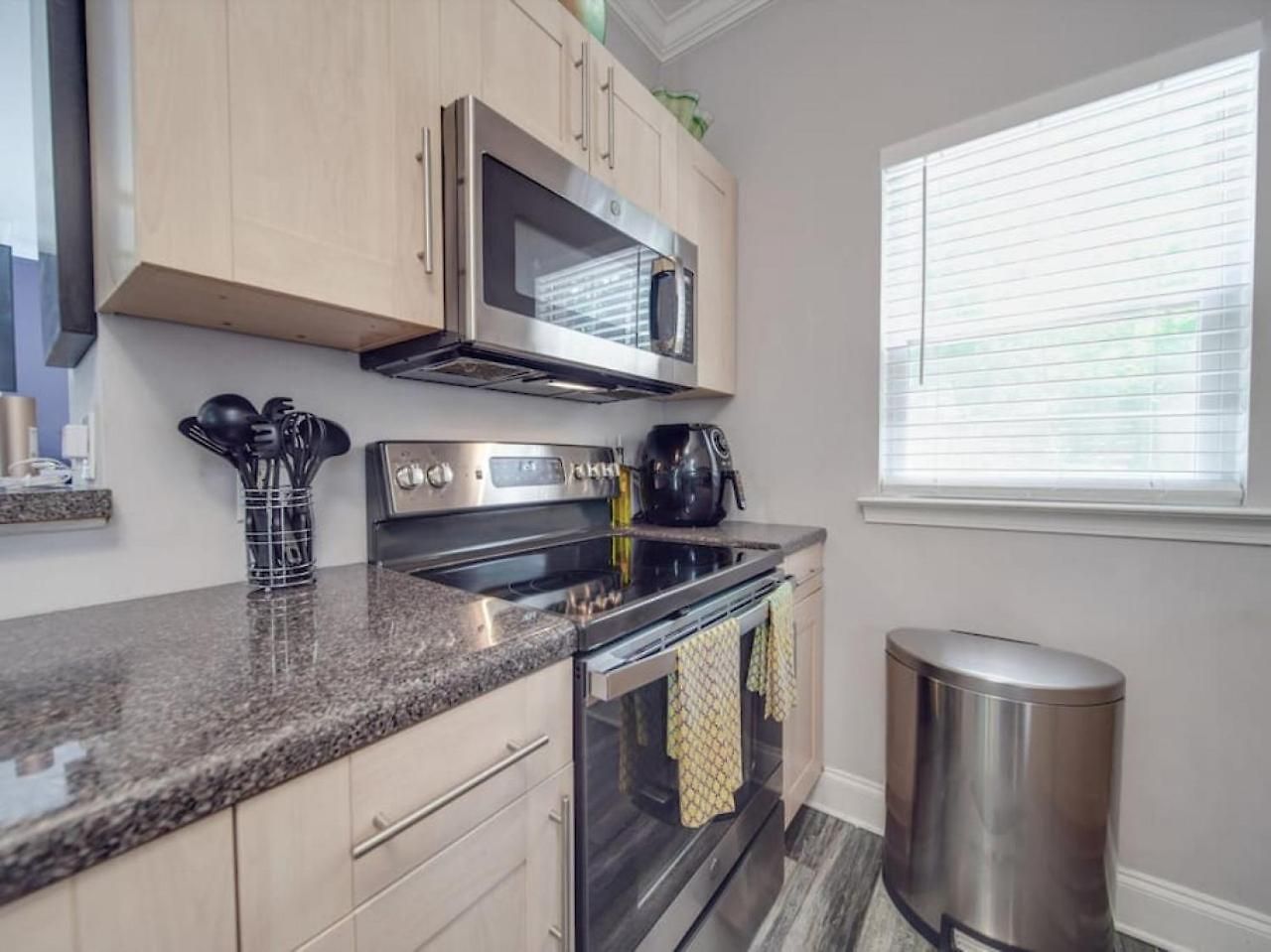 Getaway Near Center Centrally Located In Clt Holiday home *