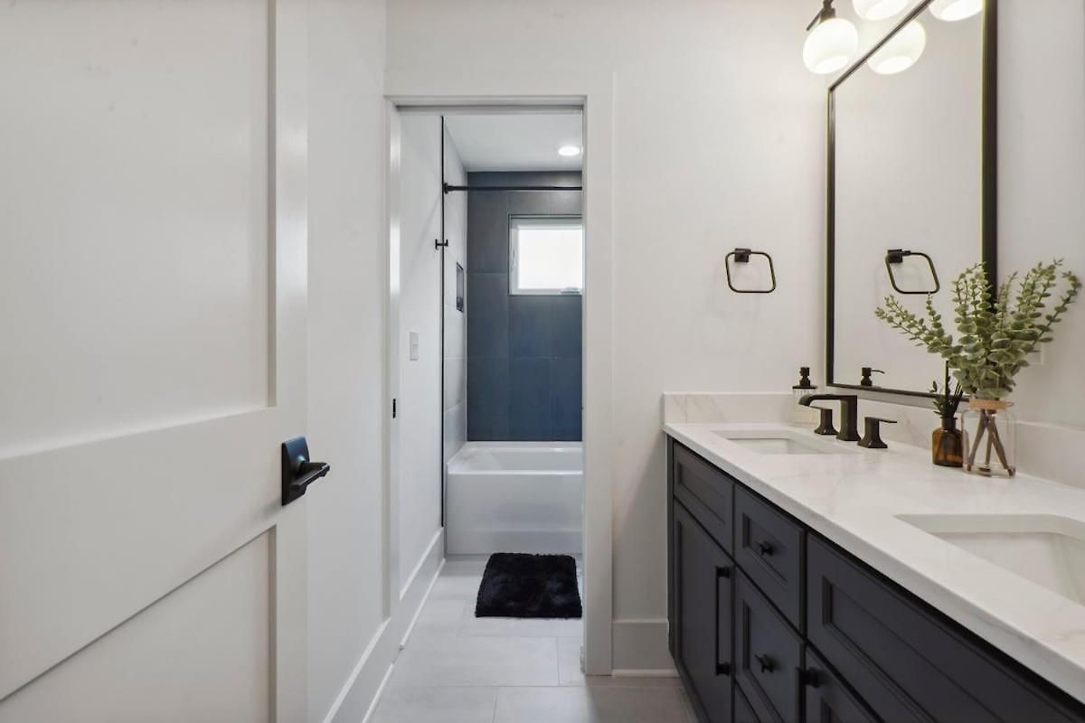 Luxury Build - King Beds - Minutes To Uptown Holiday home