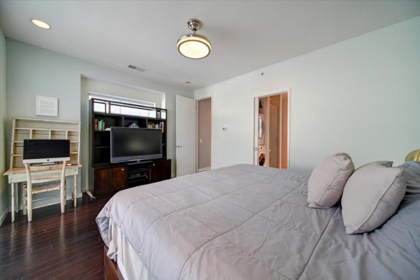 Modern 1br Stylish Near Uptown Clt Holiday home