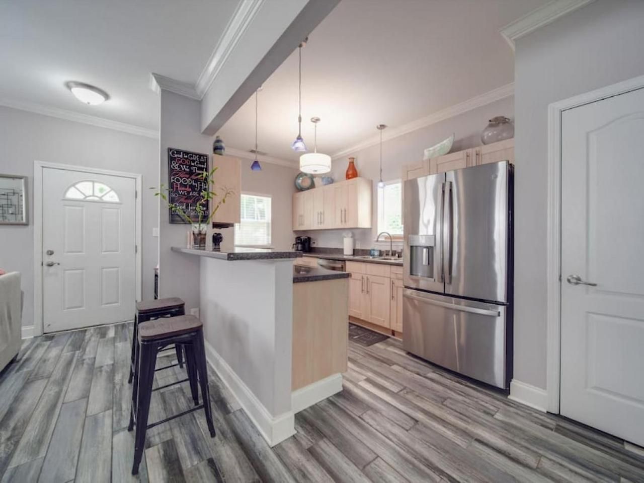 Holiday home Getaway Near Center Centrally Located In Clt *