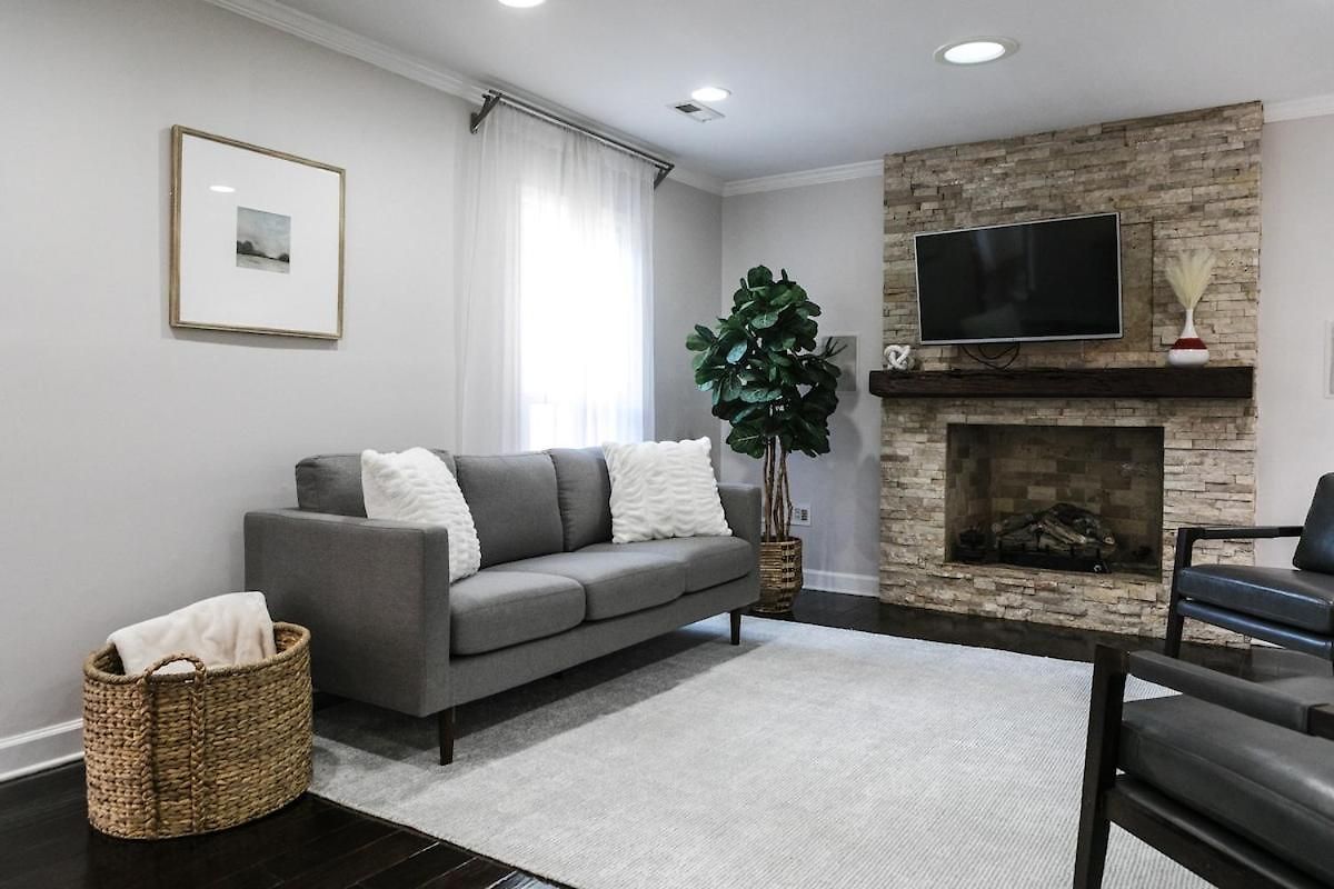 Cozy With Pool Chefs Kitchen In Prime Area Holiday home Charlotte