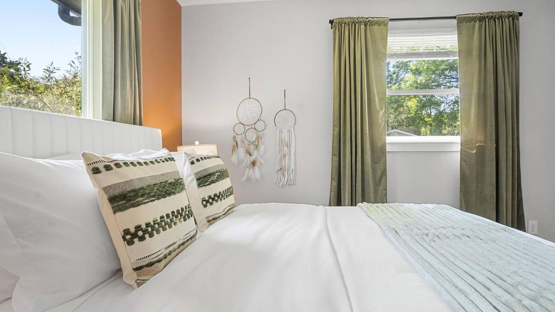 Holiday home 4bd Cozy Getaway | Eclectic, Central, Near Airport