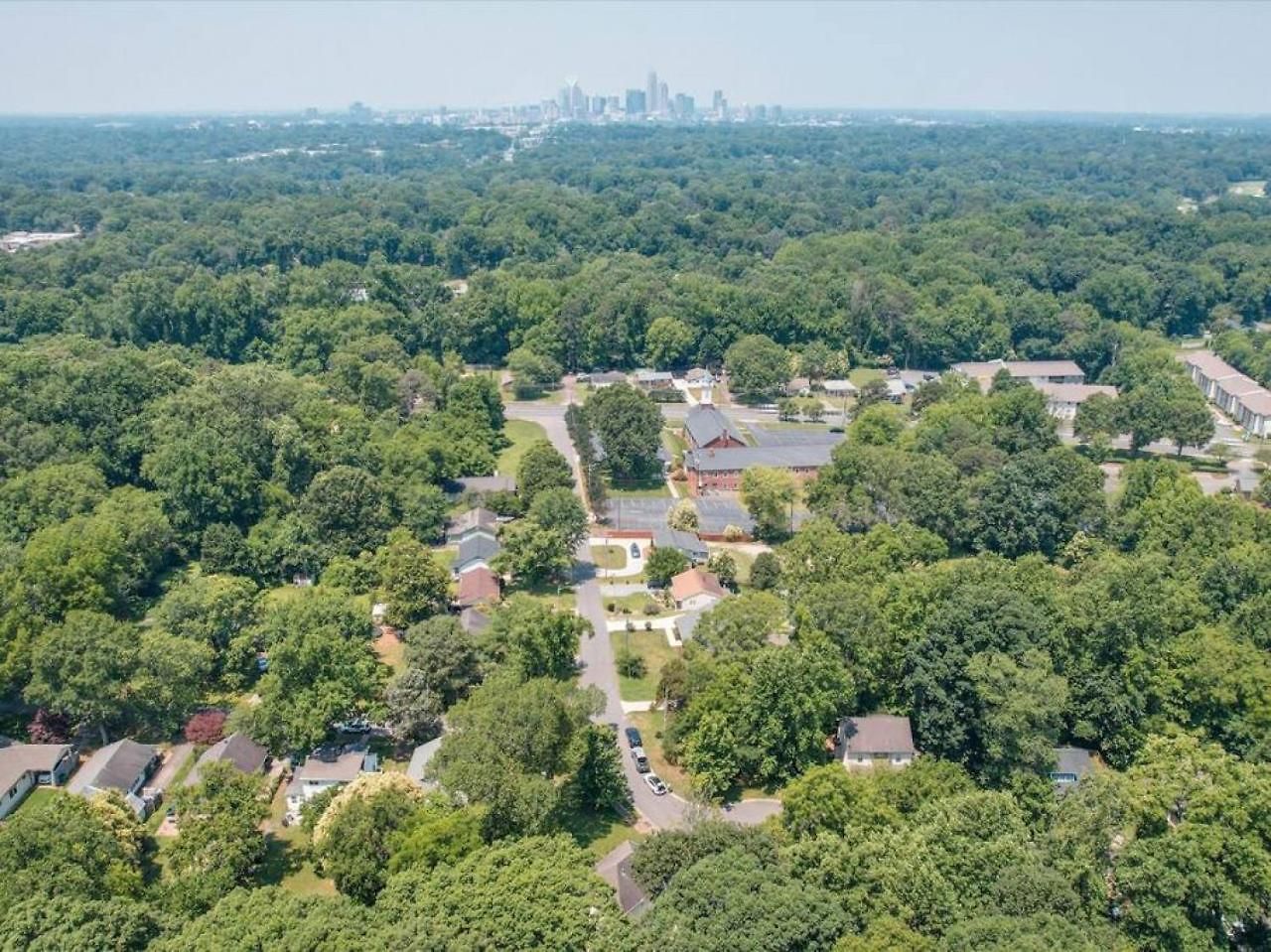 Holiday home Getaway Near Center Centrally Located In Clt