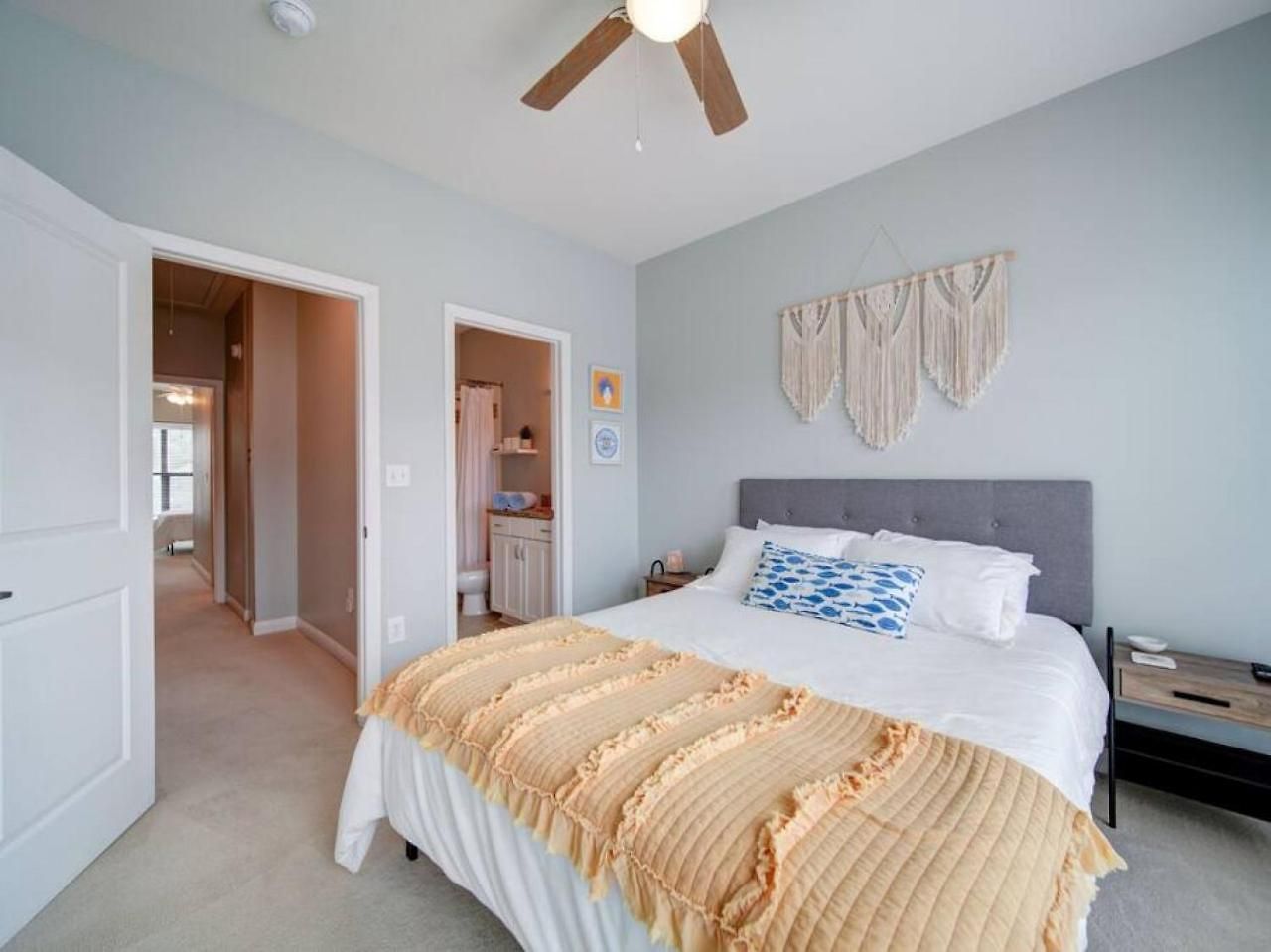 The Nest - Southend - Rooftop Terrace - Light Rail Apartment Charlotte