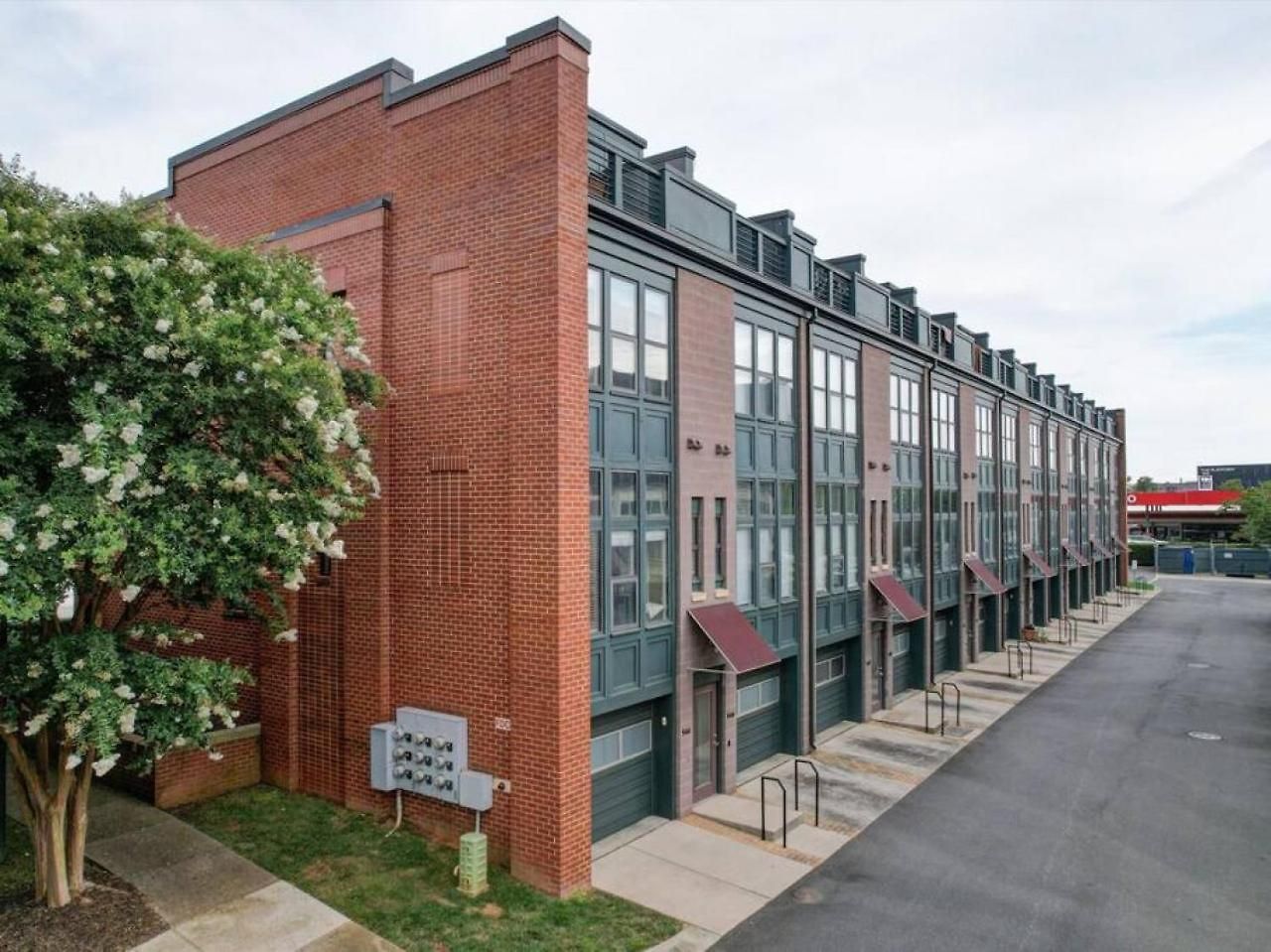 The Nest - Southend - Rooftop Terrace - Light Rail Apartment Charlotte