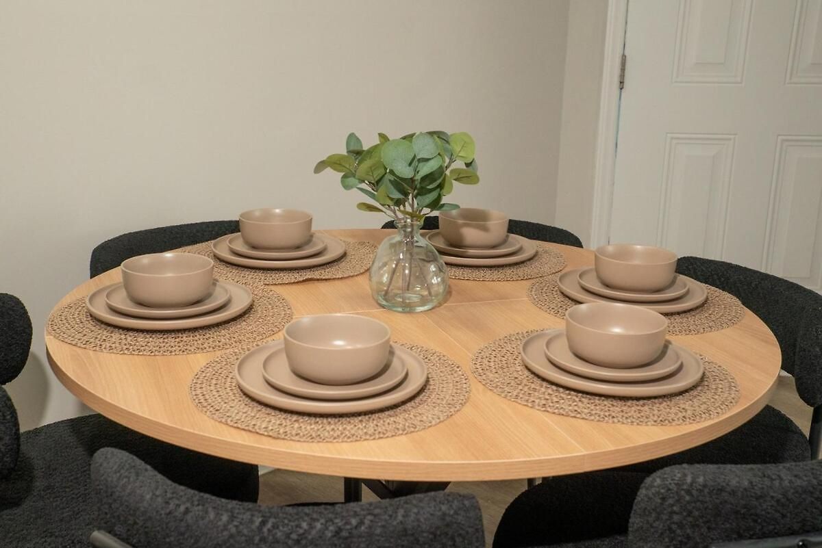 Uptown Luxe Retreat With Parking & Walk To Center Apartment