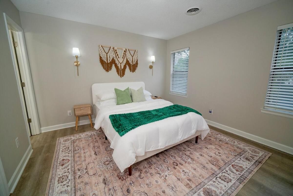 Apartment Uptown Luxe Retreat With Parking & Walk To Center