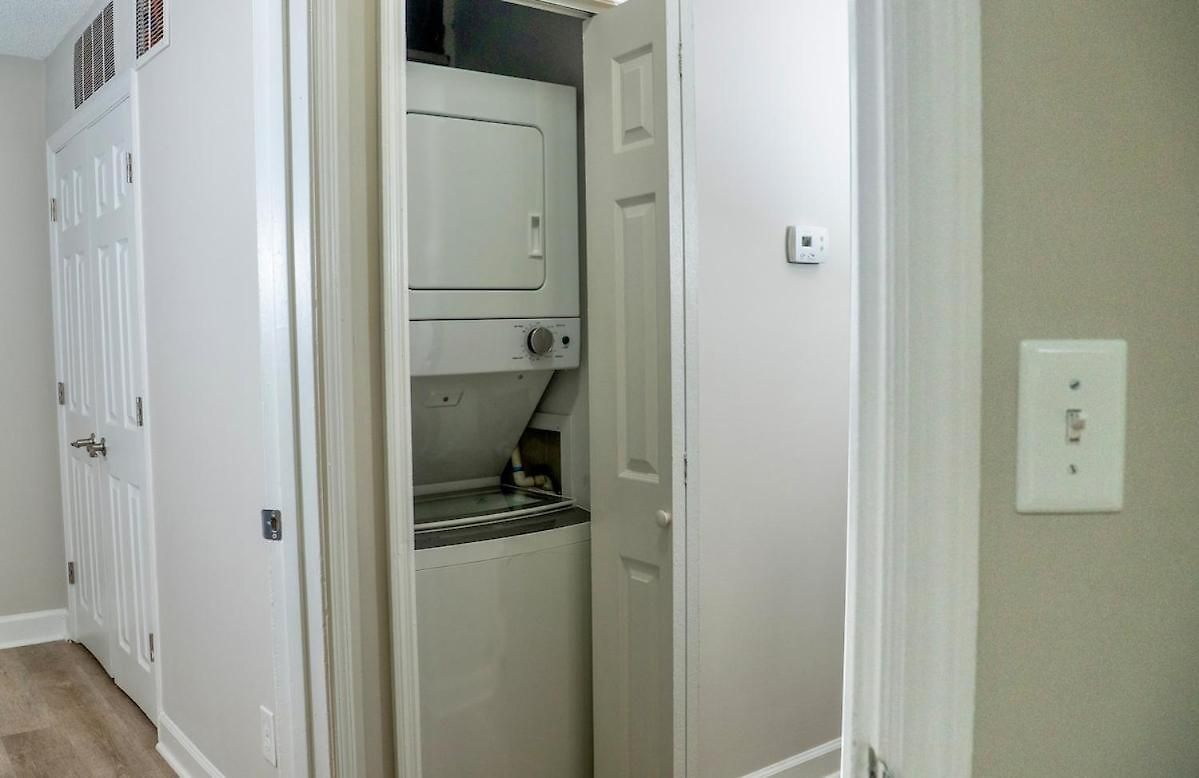 Uptown Luxe Retreat With Parking & Walk To Center