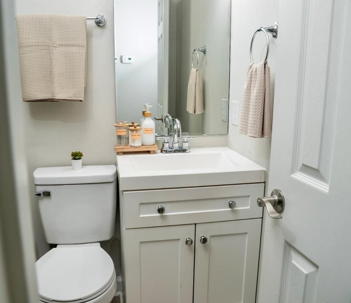 Apartment Uptown Luxe Retreat With Parking & Walk To Center *