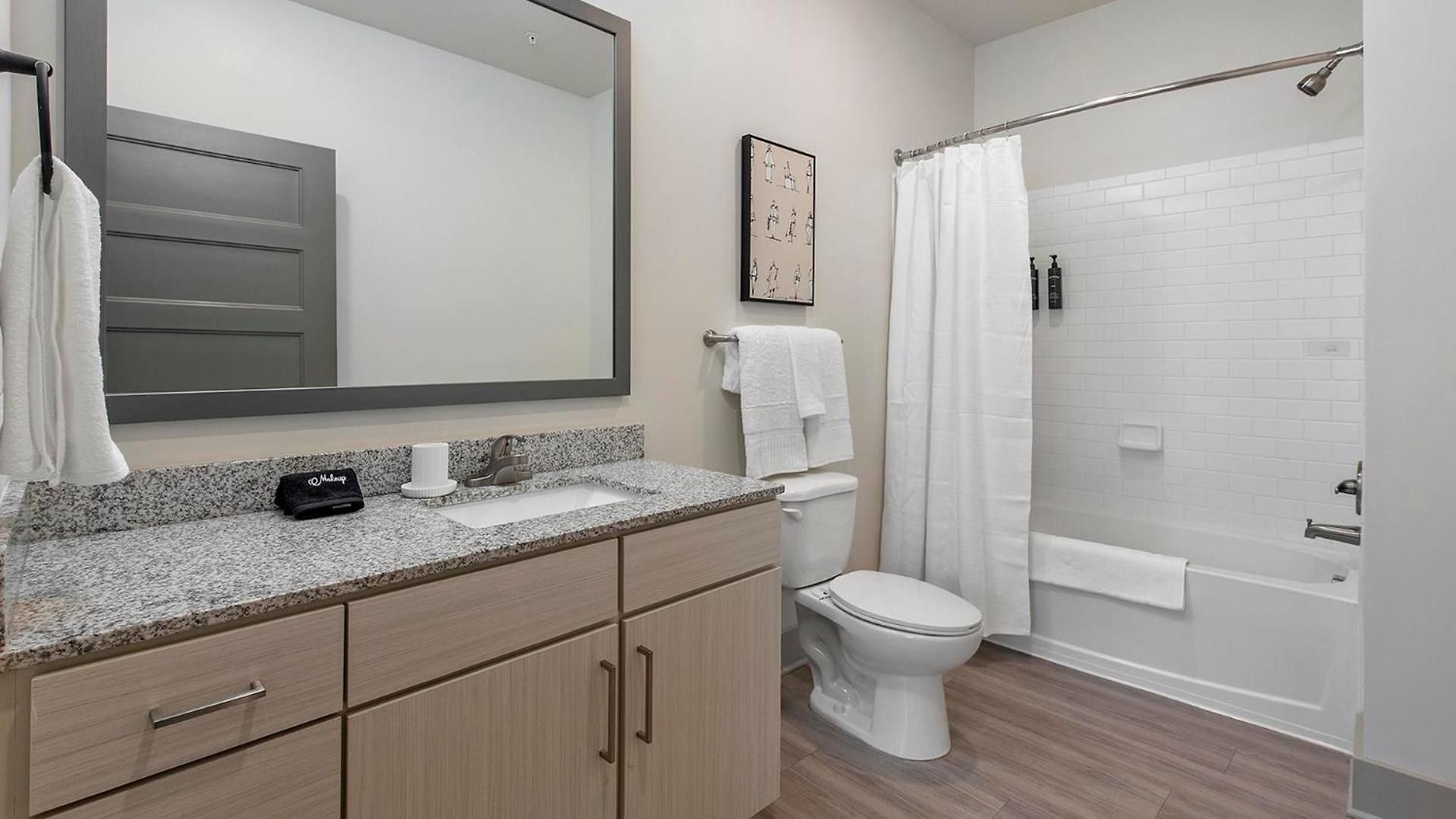 Landing - 8 Metro Station Apartment Charlotte