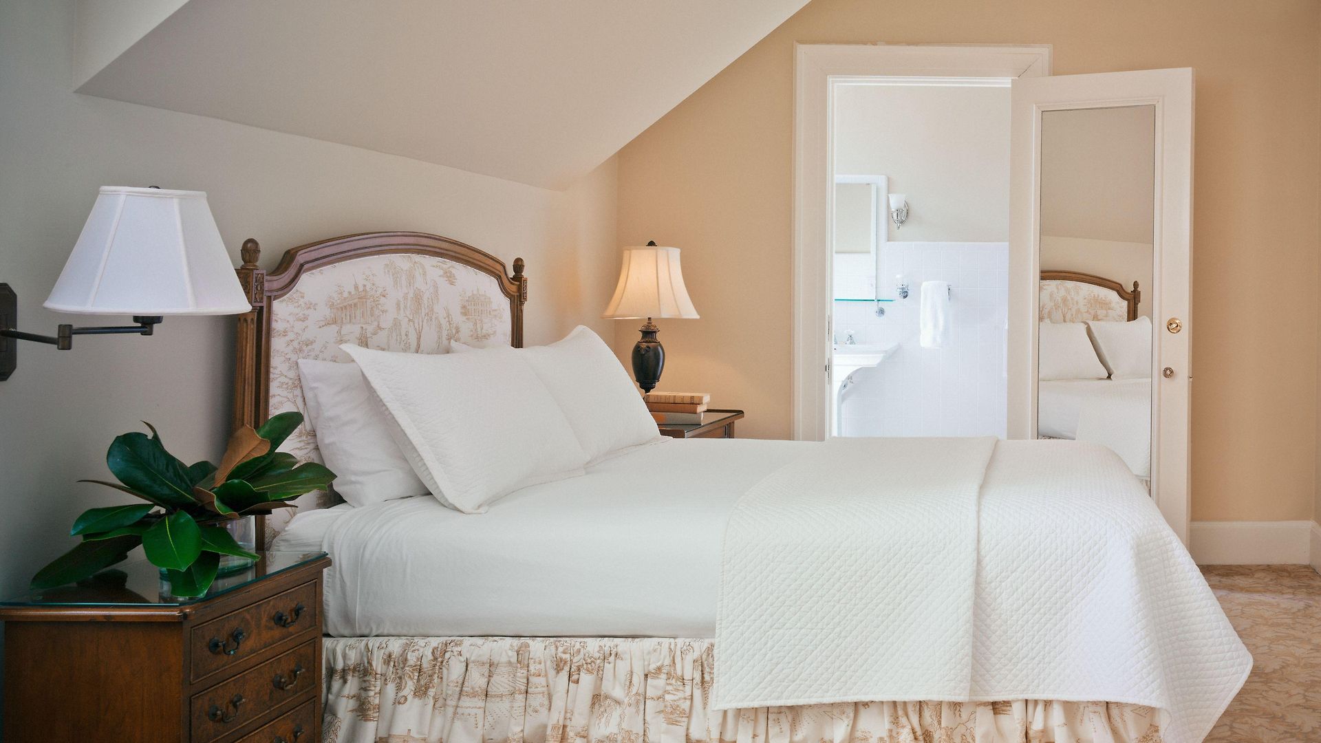 Duke Mansion Bed & Breakfast 4*