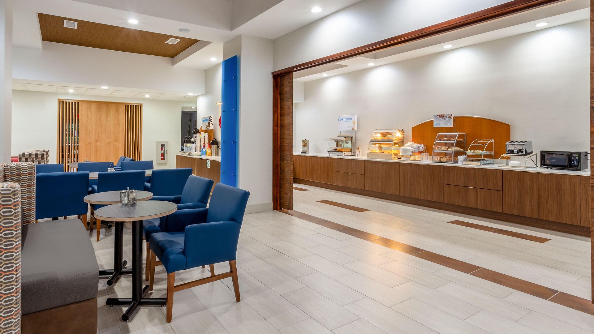 Express Arrowood By Ihg 2*