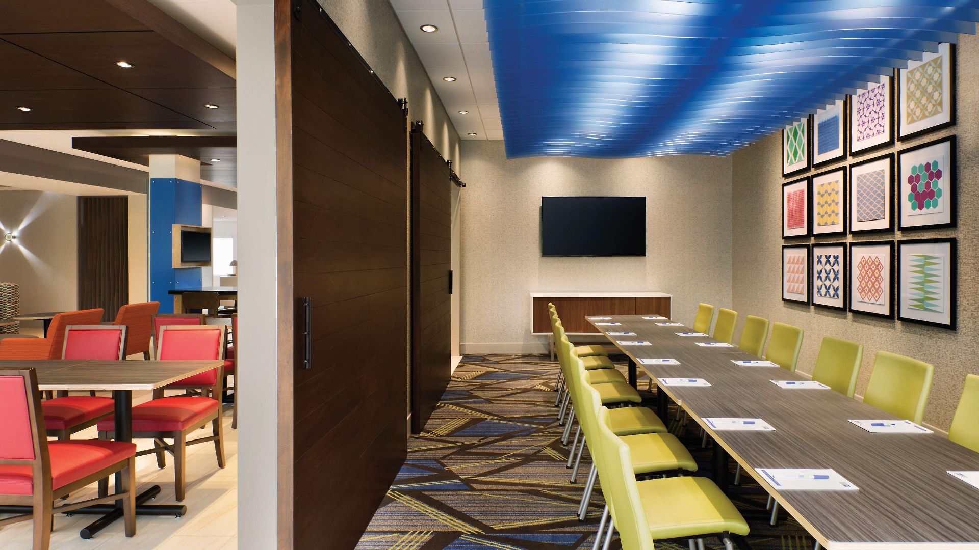 Express Arrowood By Ihg 2*