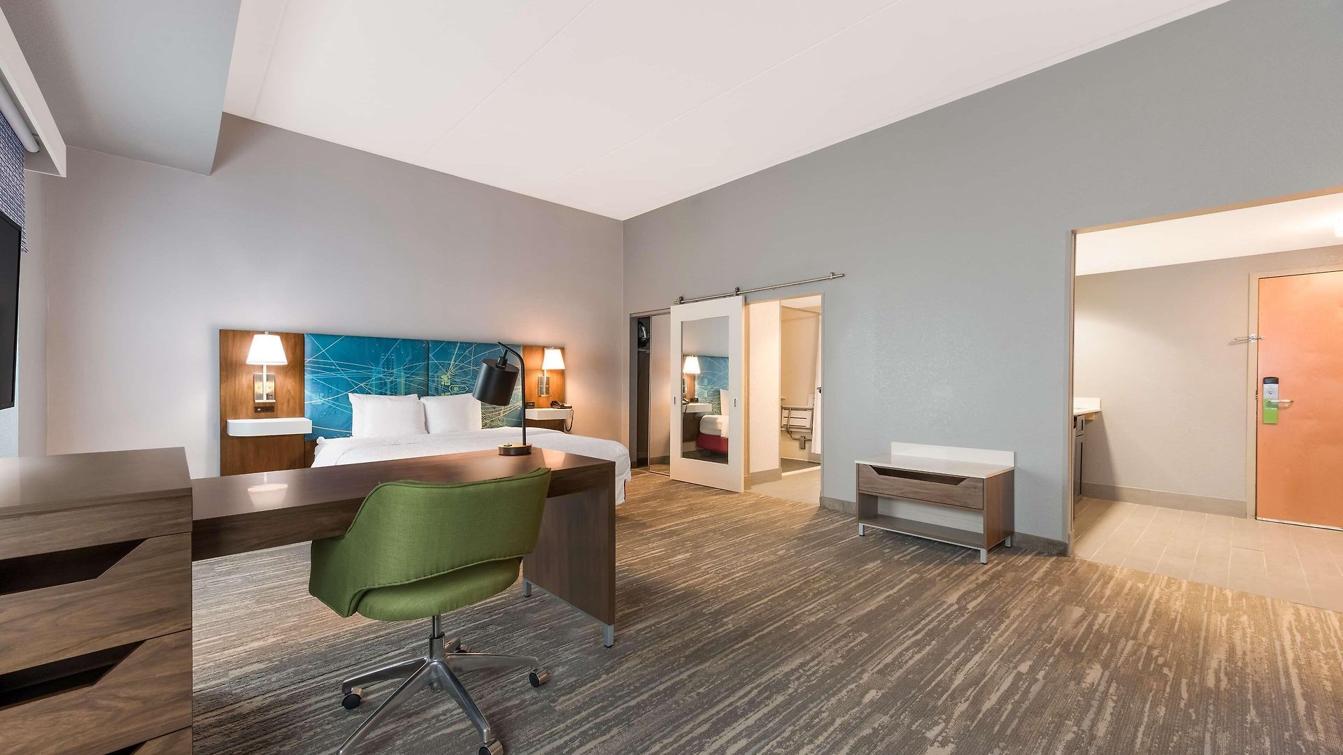 Hampton & Charlotte-airport Hotel