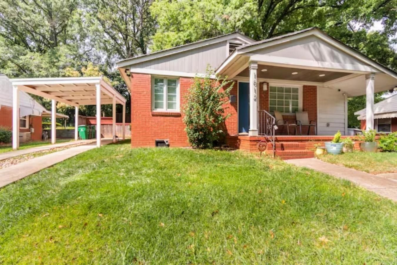 2 Bed With Updated Bath And Kitchen *