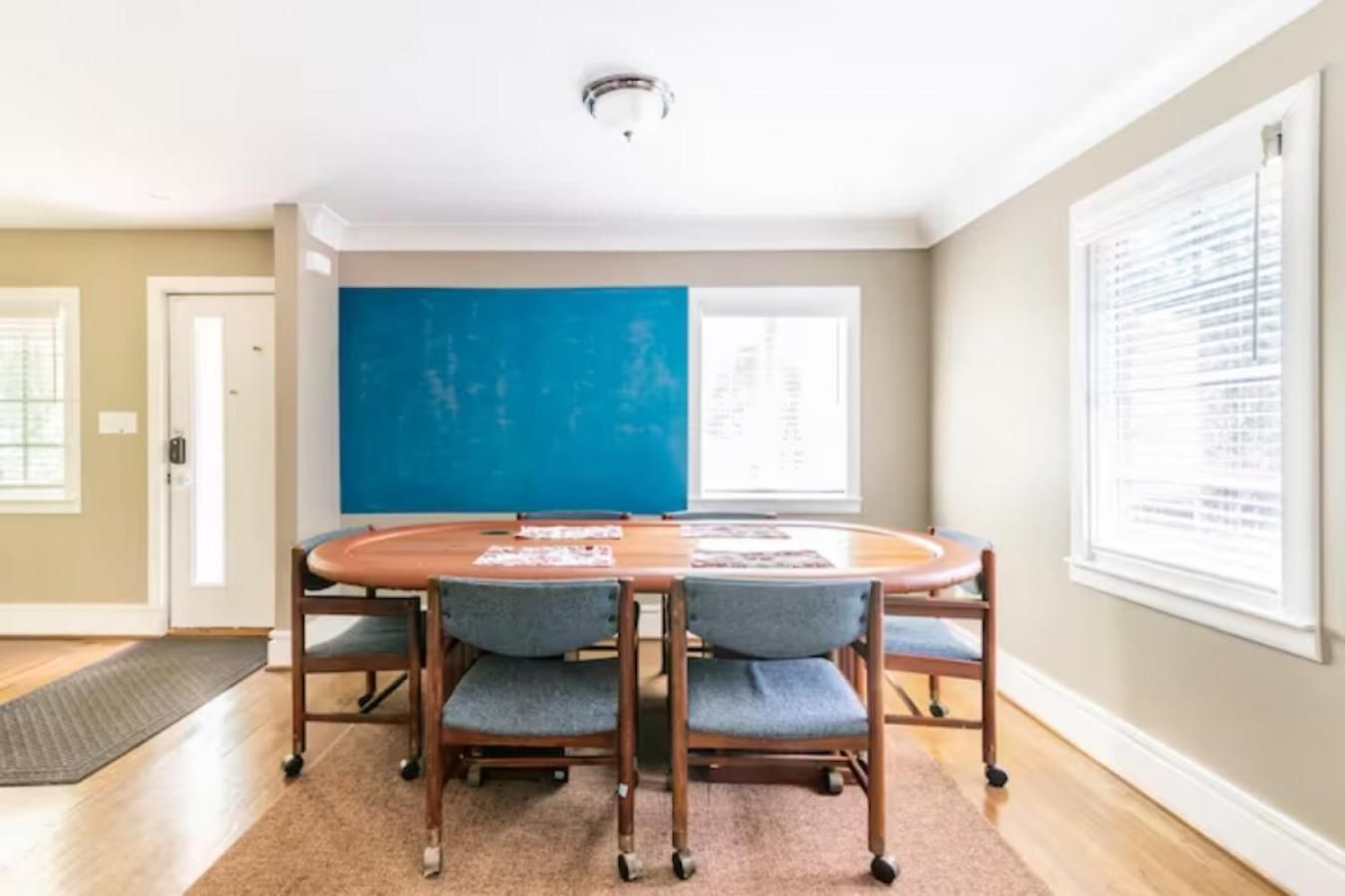 2 Bed With Updated Bath And Kitchen * Charlotte