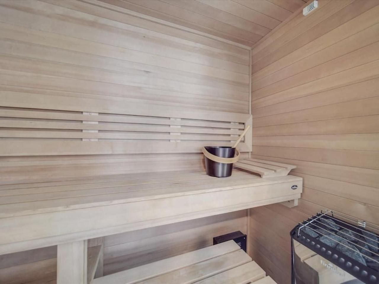 Holiday home Rooftop Retreat Heart Of Noda Light Rail Sauna Charlotte