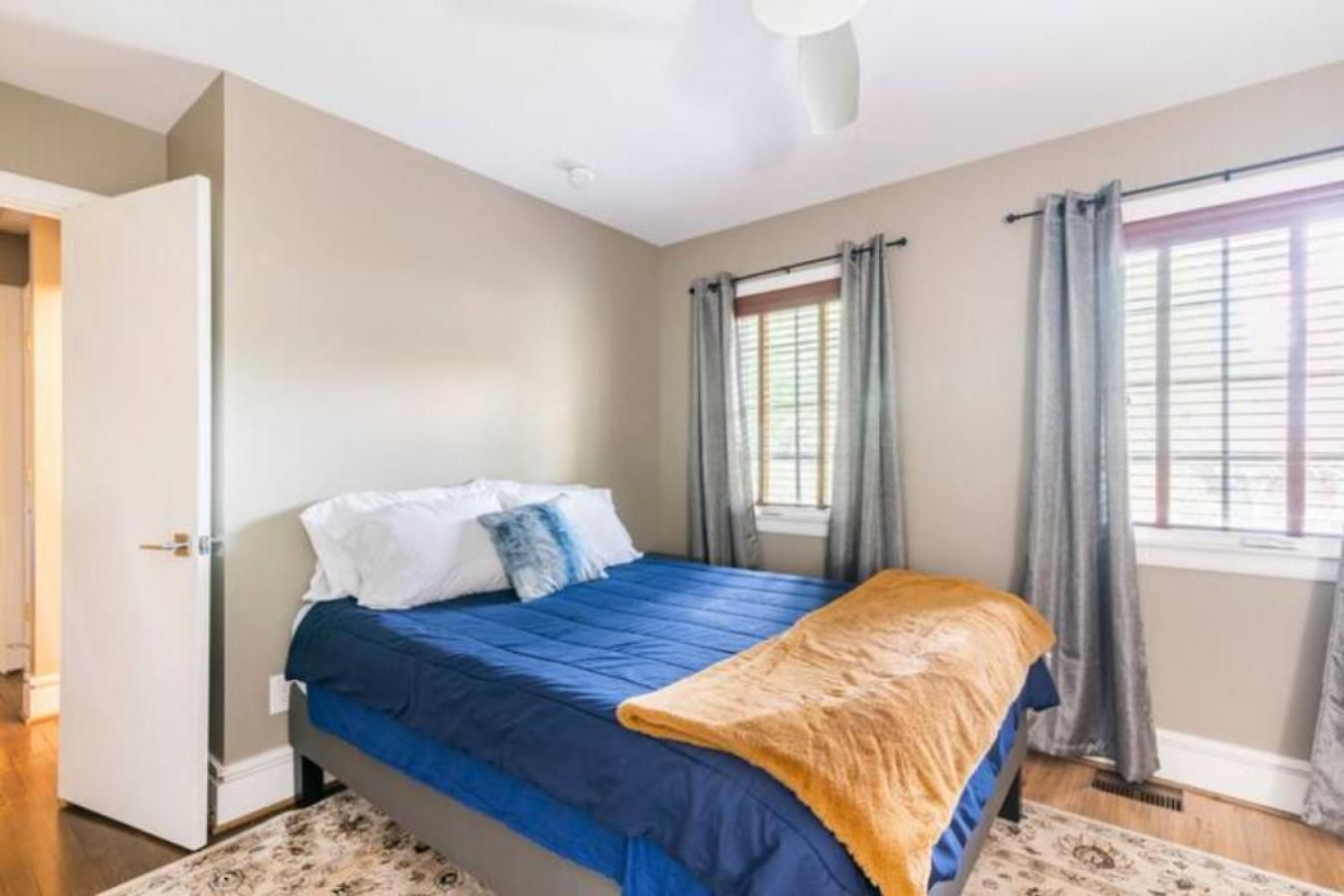 Holiday home 2 Bed With Updated Bath And Kitchen *