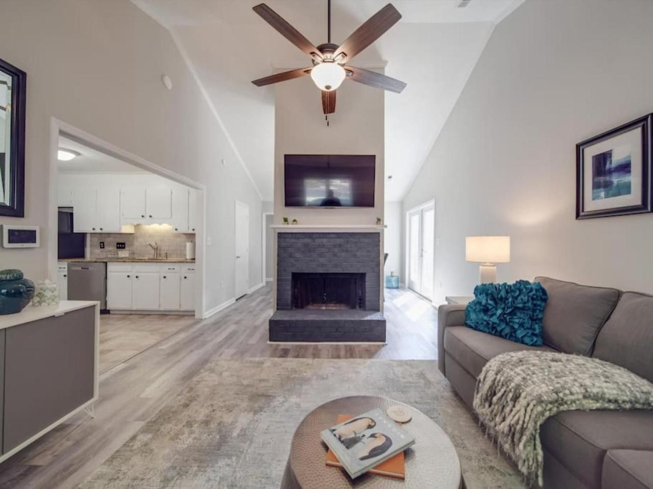 Cozy 3br - Views - Firepit -football
