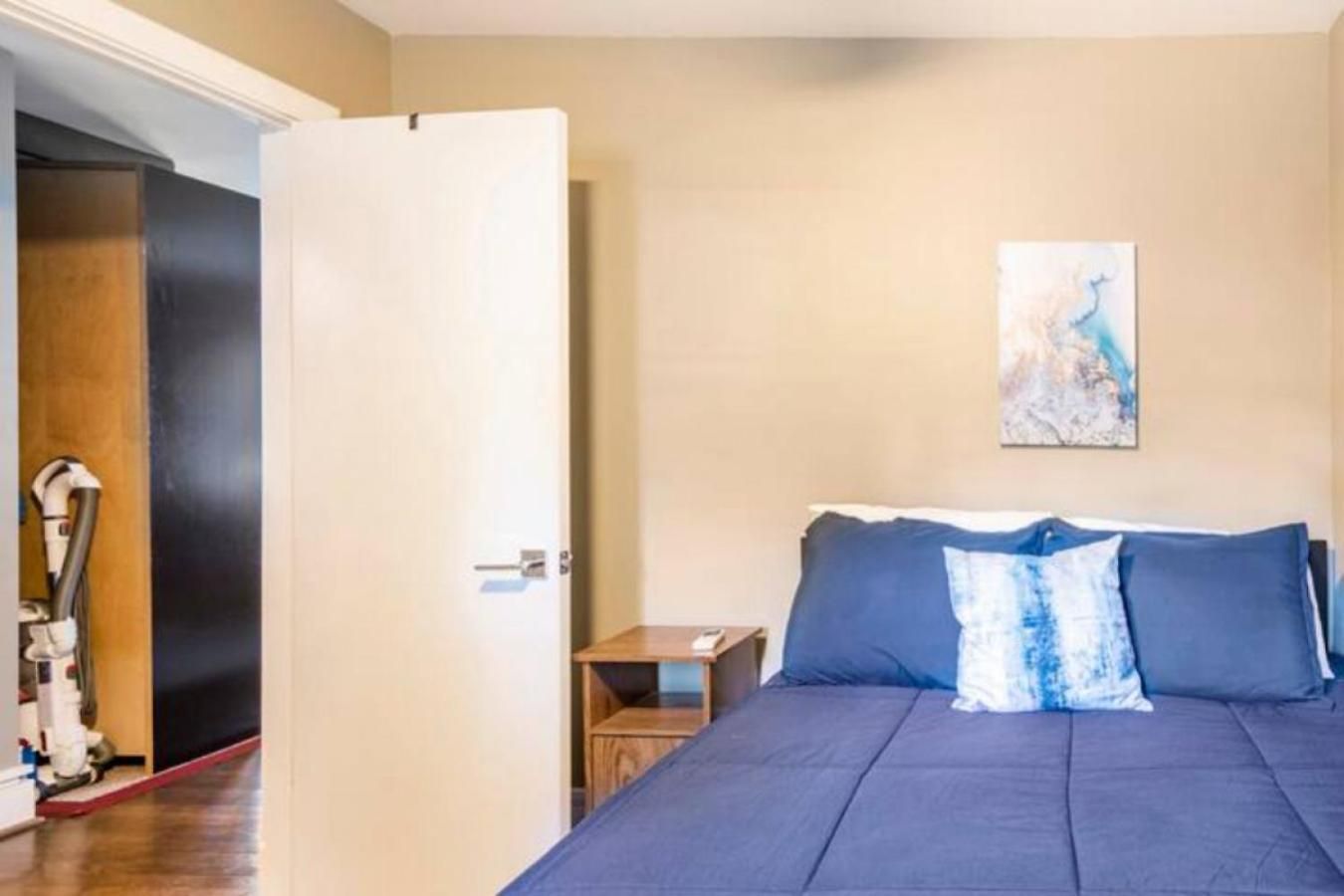 2 Bed With Updated Bath And Kitchen *