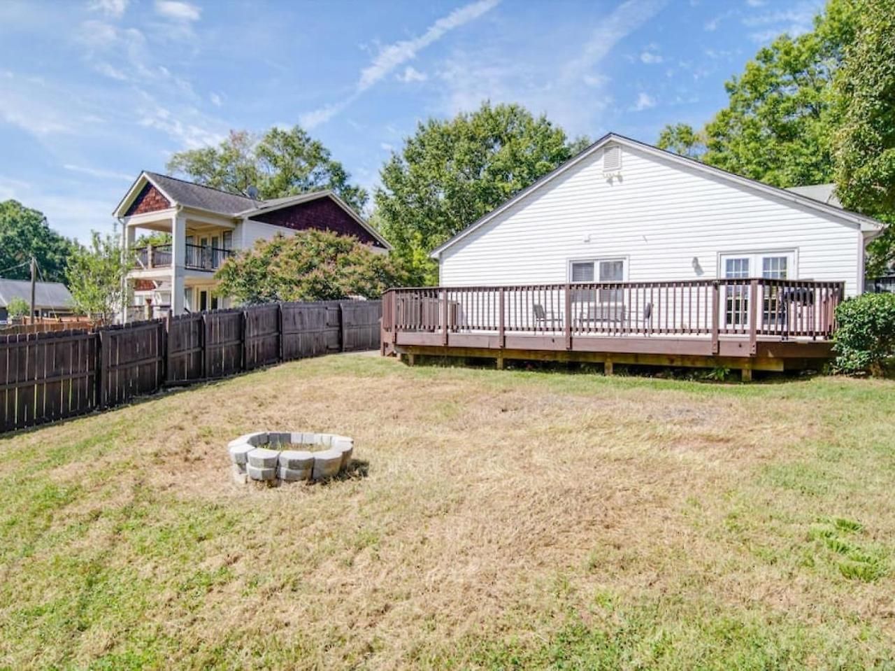 Cozy 3br - Views - Firepit -football *