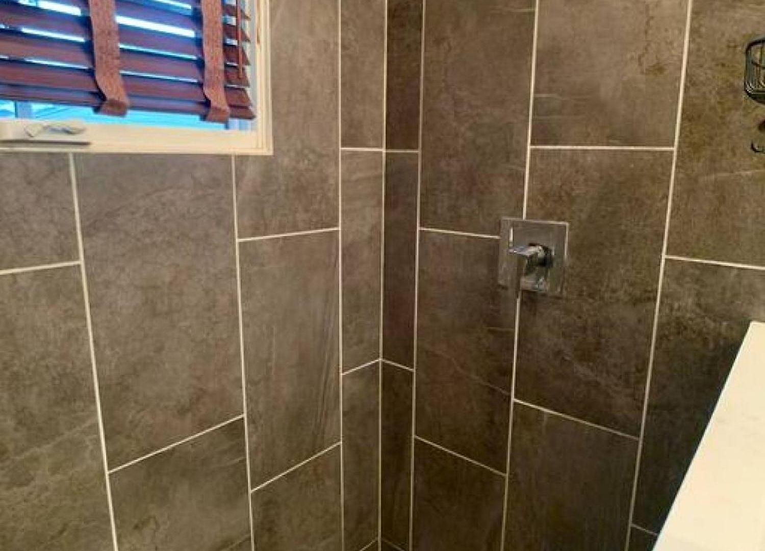 2 Bed With Updated Bath And Kitchen Charlotte