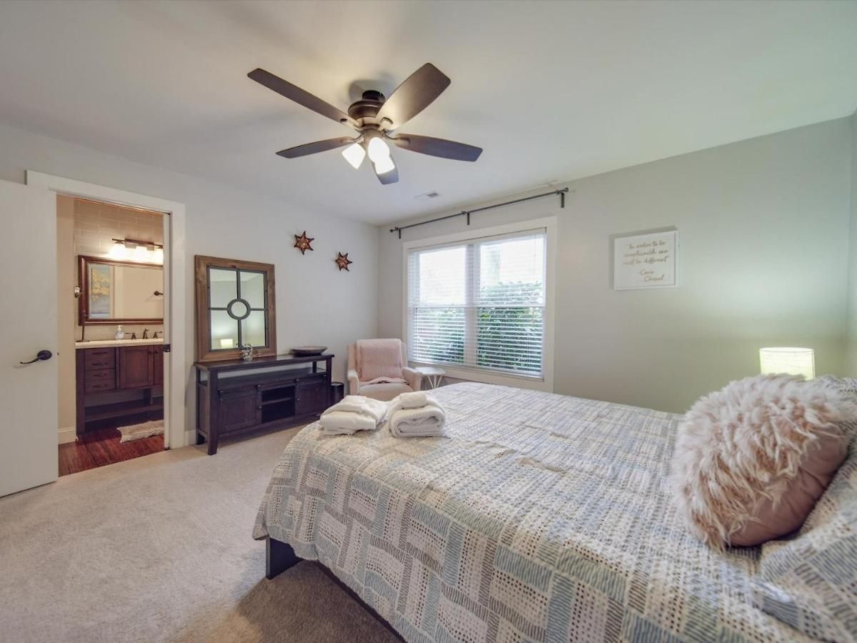 Chateau Merlot Lakefront Retreat Usnwc Boat Holiday home Charlotte