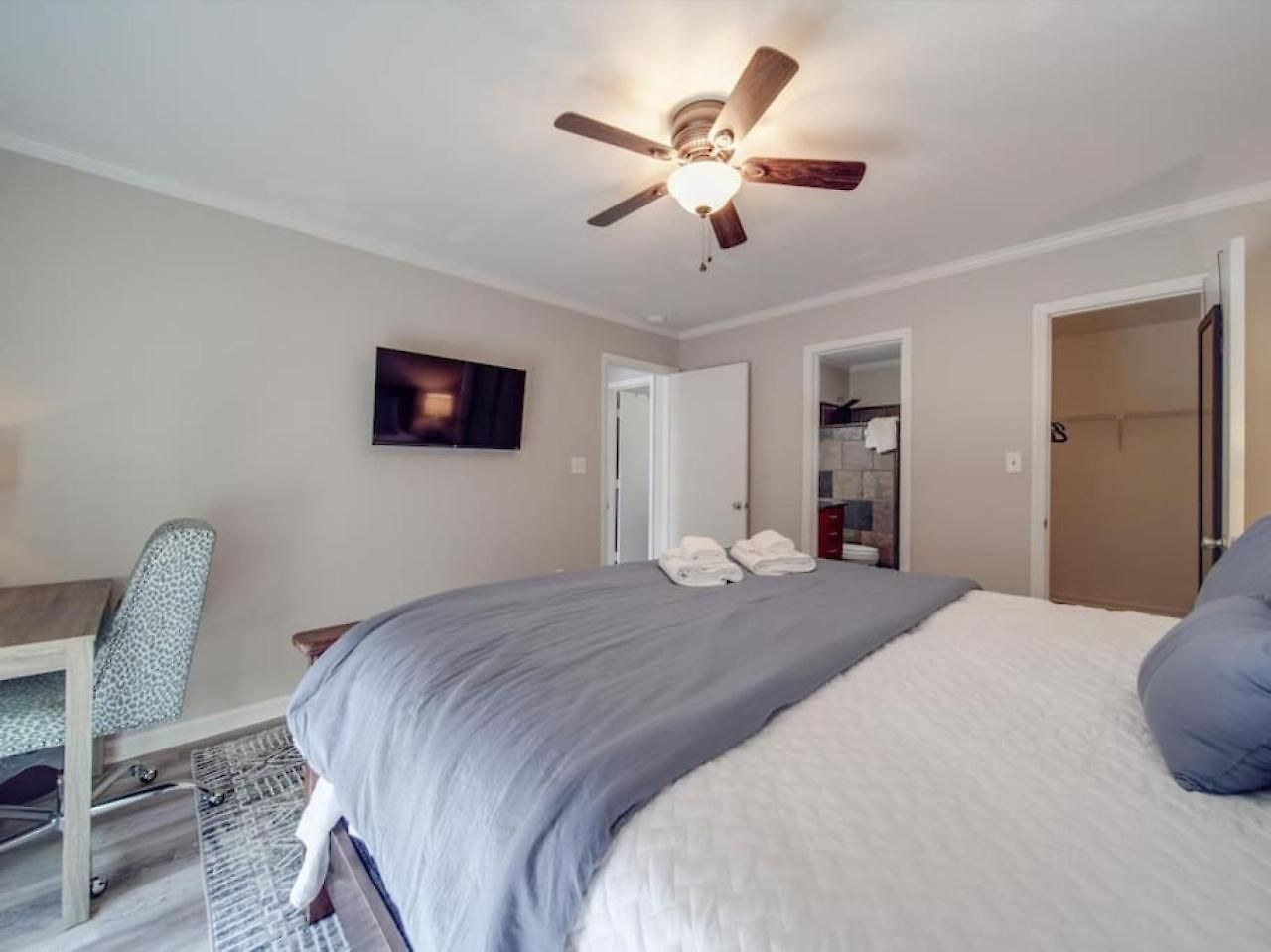 Cozy 3br - Views - Firepit -football