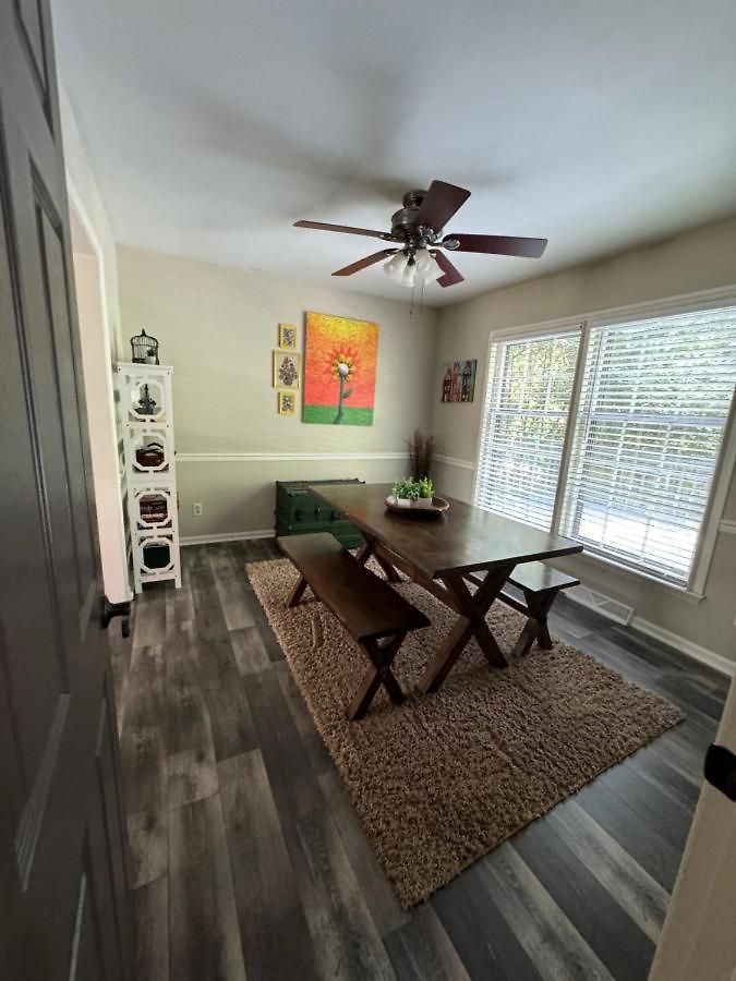 4 Bedroom South Getaway Min To Everything Holiday home