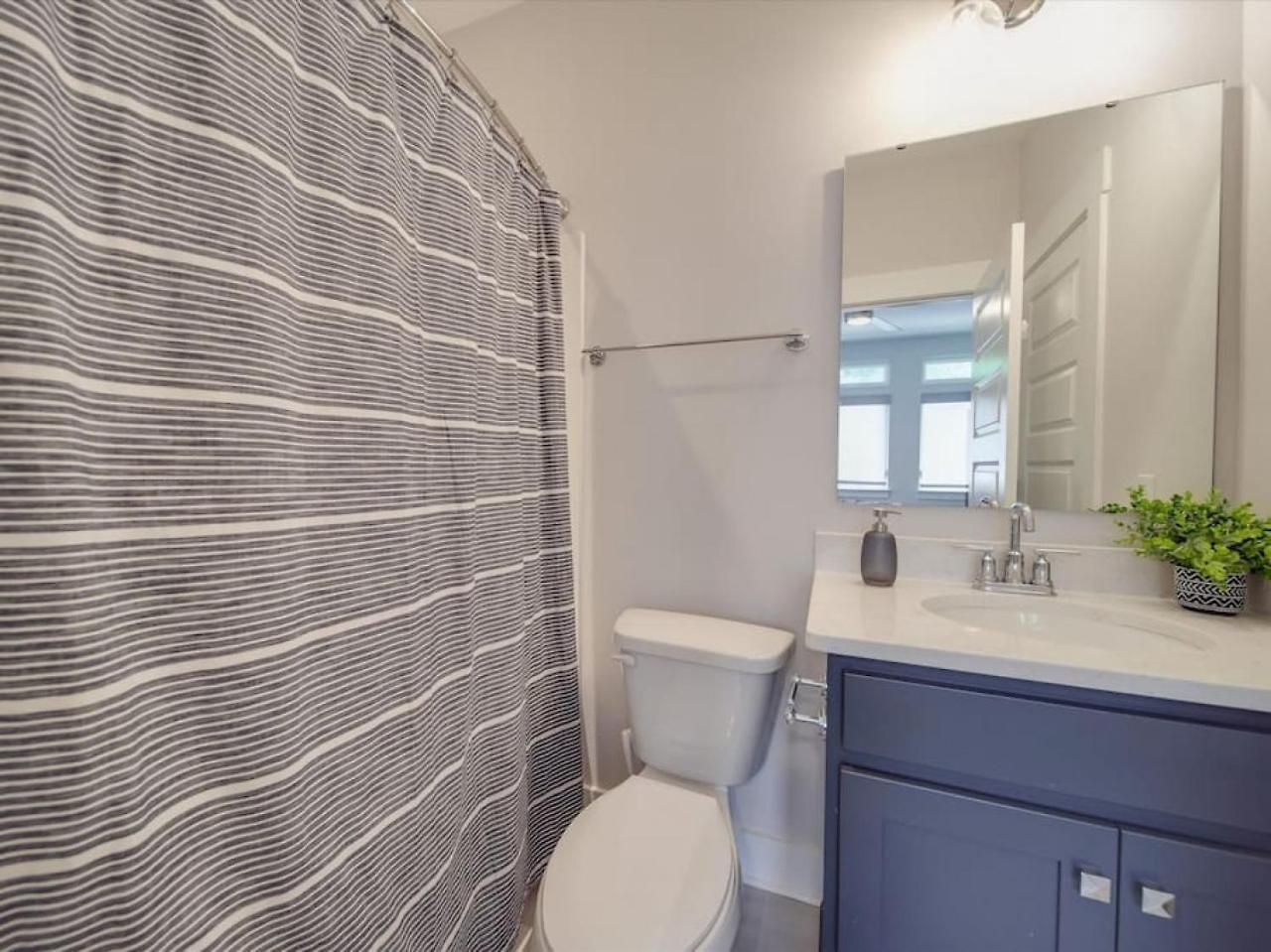 Holiday home Rooftop Retreat Heart Of Noda Light Rail Sauna Charlotte