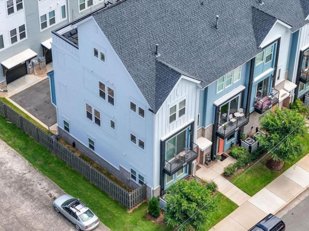 Holiday home Rooftop Retreat Heart Of Noda Light Rail Sauna Charlotte