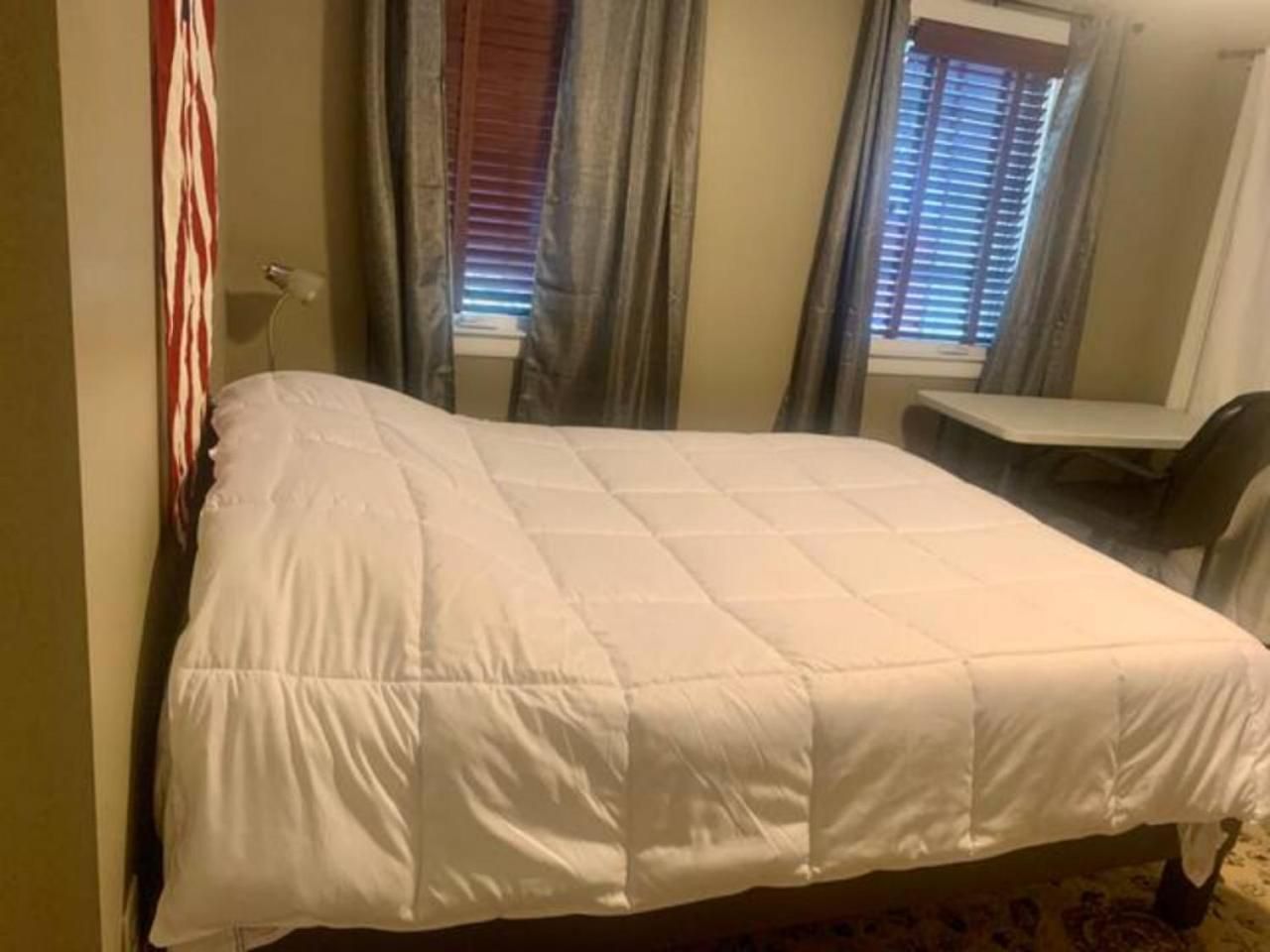 2 Bed With Updated Bath And Kitchen * Charlotte