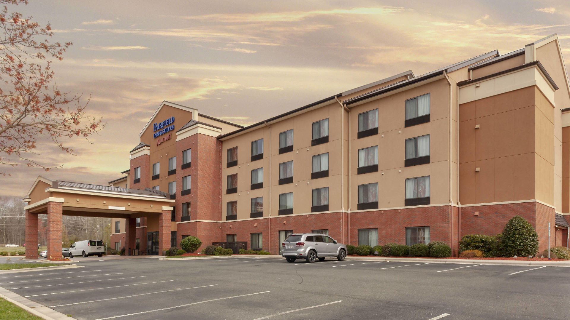 Fairfield & By Marriott Matthews Hotel