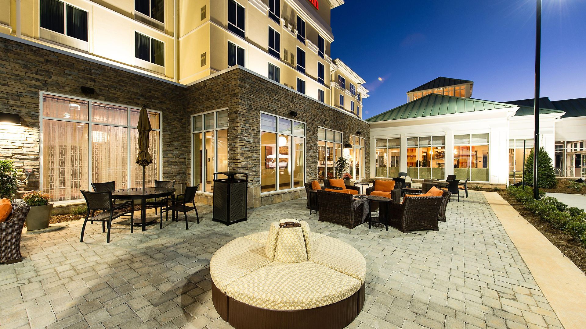 Hilton Garden Airport 3*
