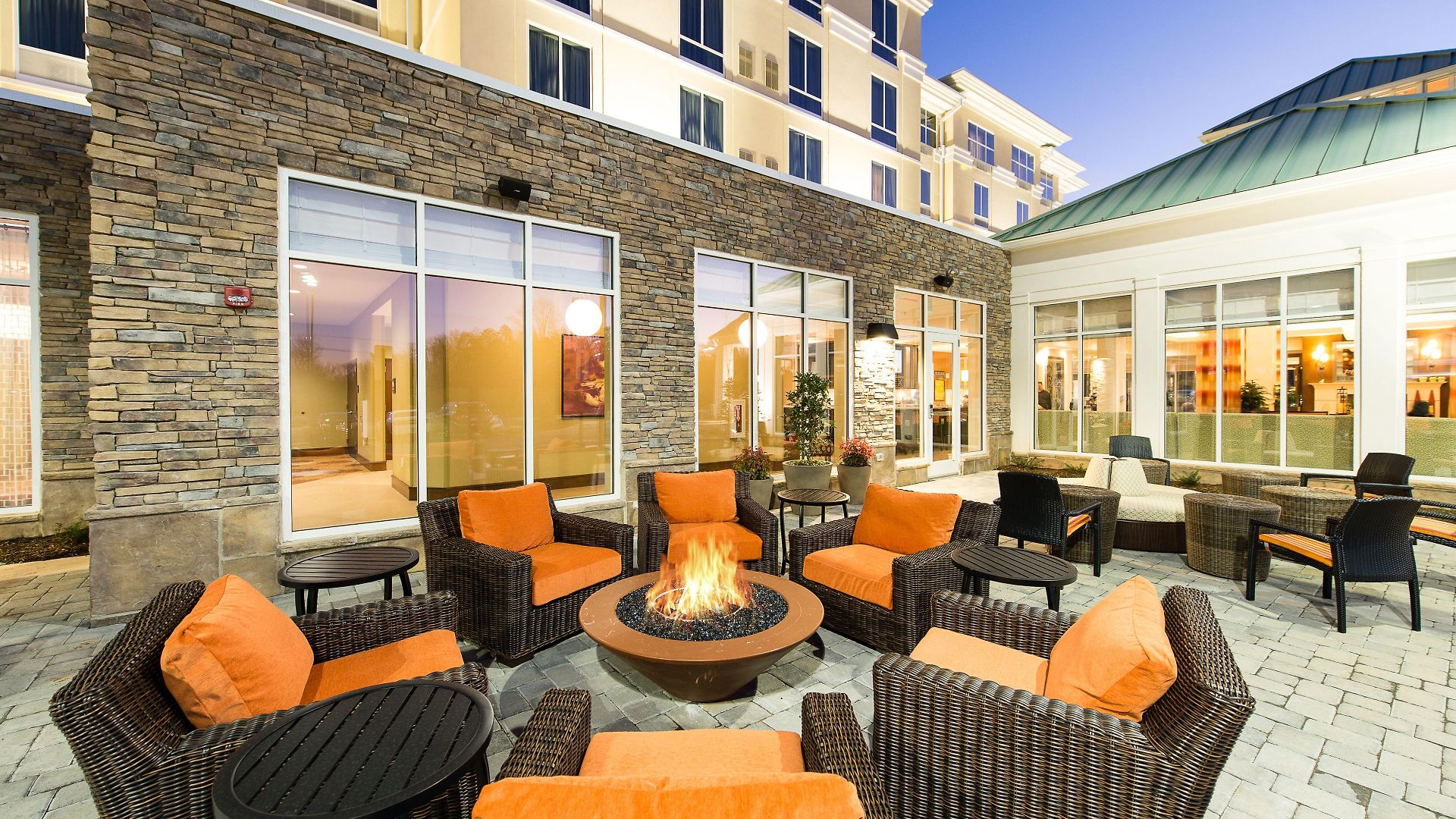 Hilton Garden Airport 3*