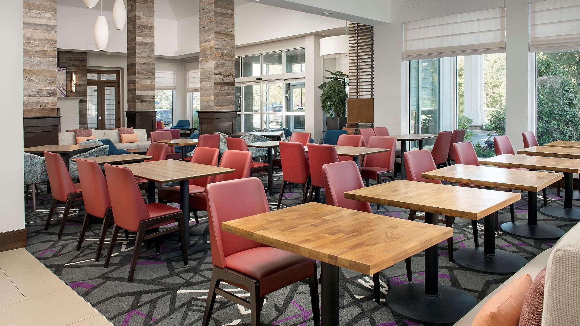 Hilton Garden Airport Hotel 3*