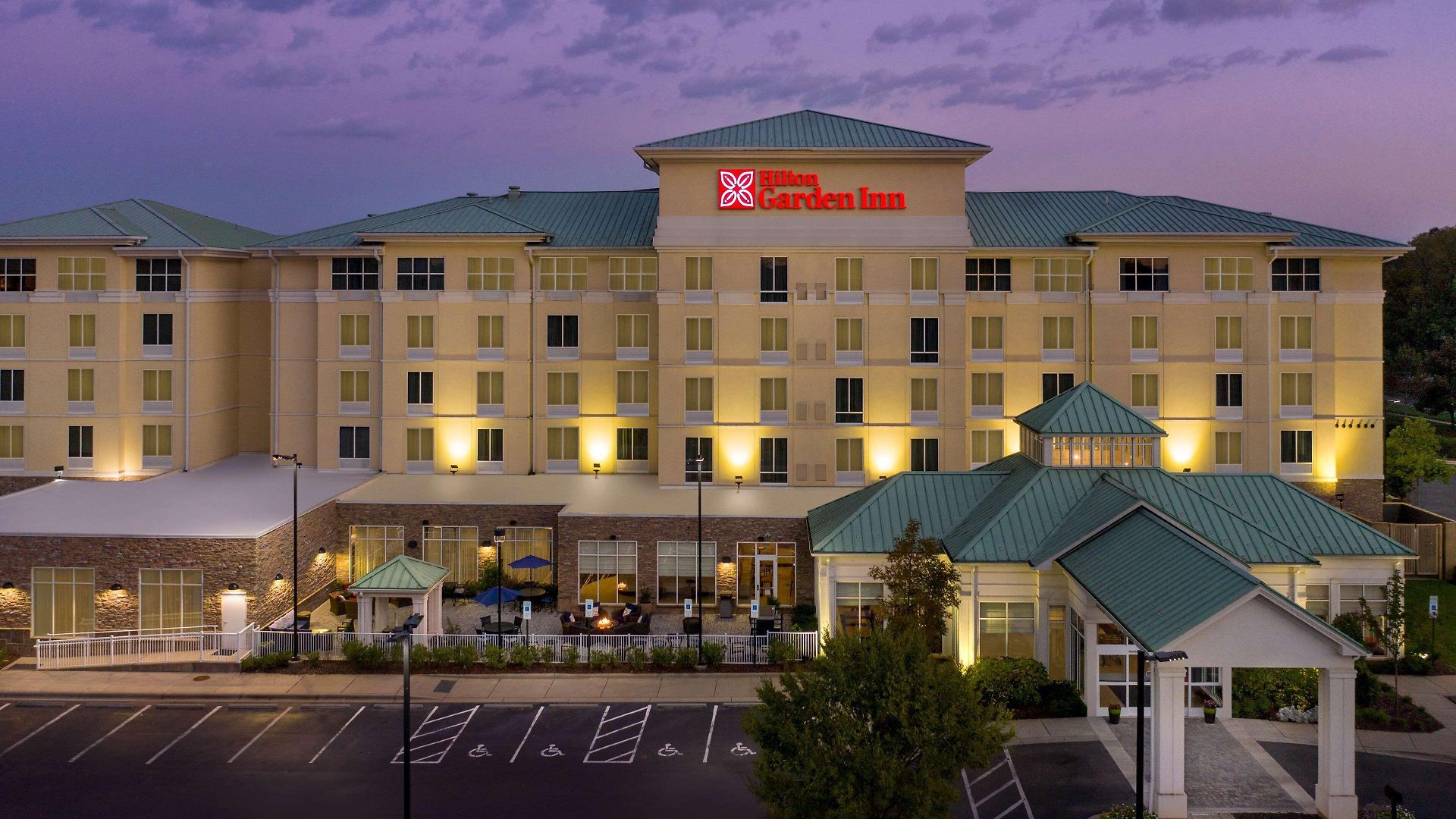 Hilton Garden Airport