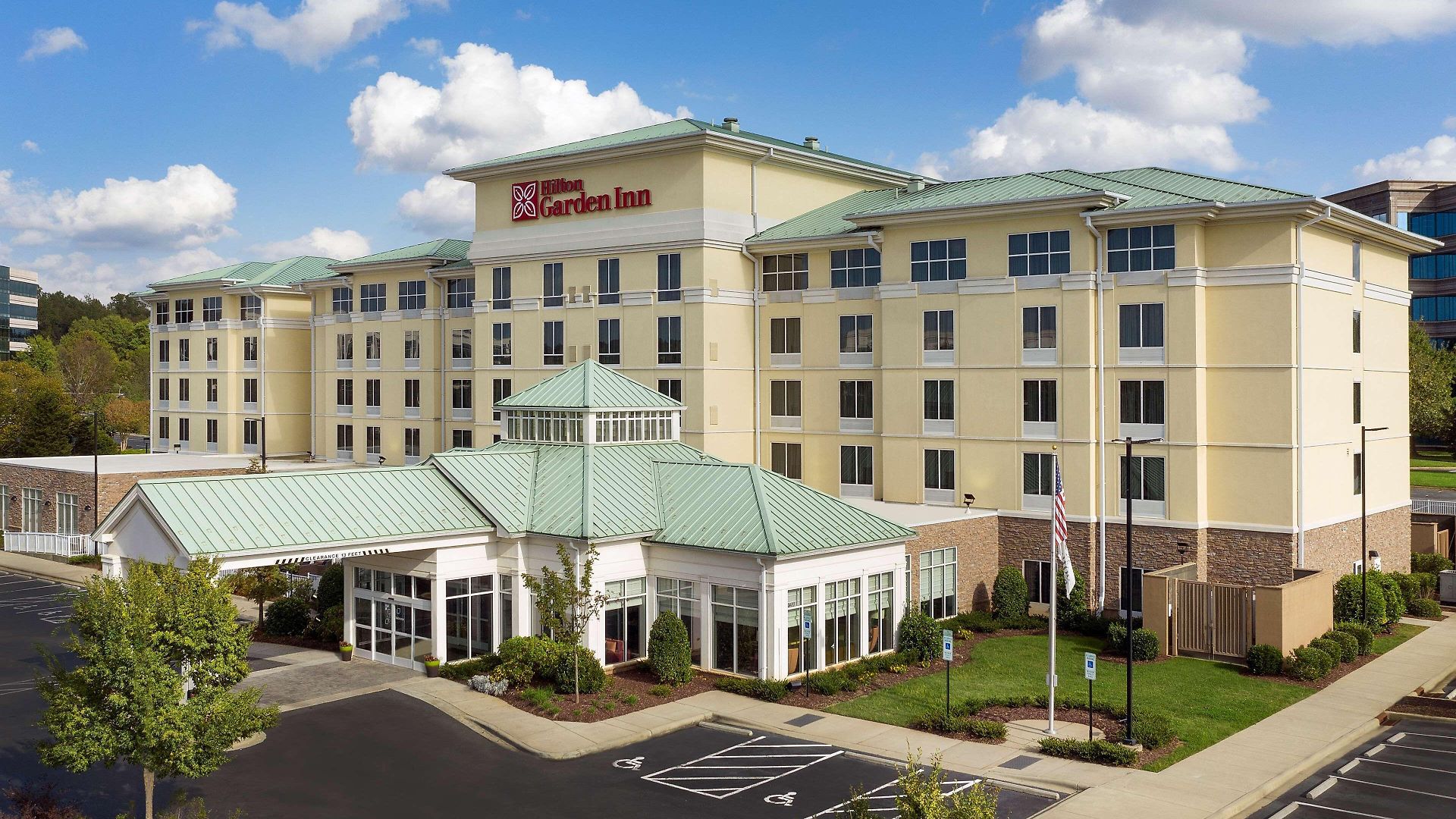 Hilton Garden Airport Hotel 3*