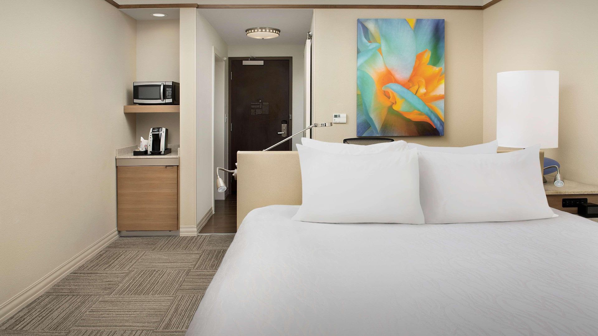 Hilton Garden Airport 3*