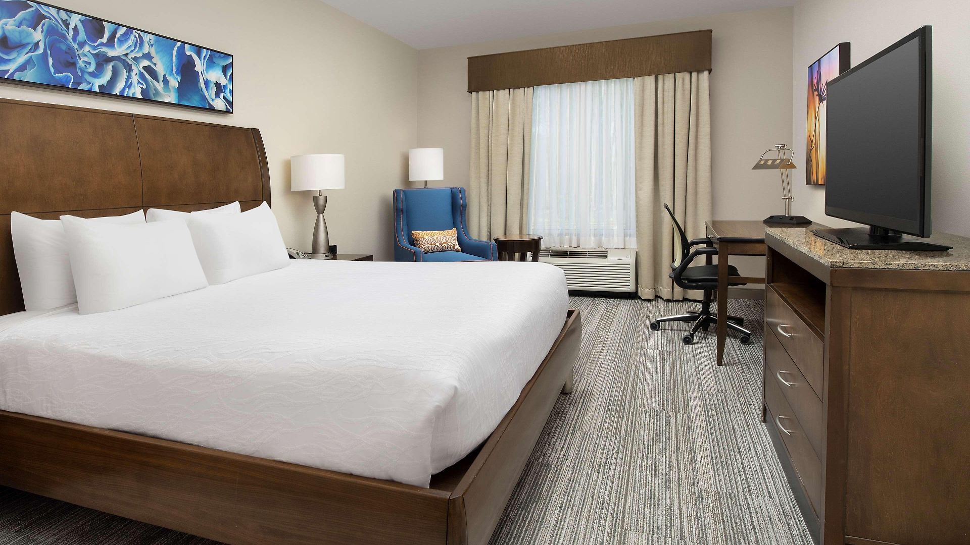 Hilton Garden Airport 3*