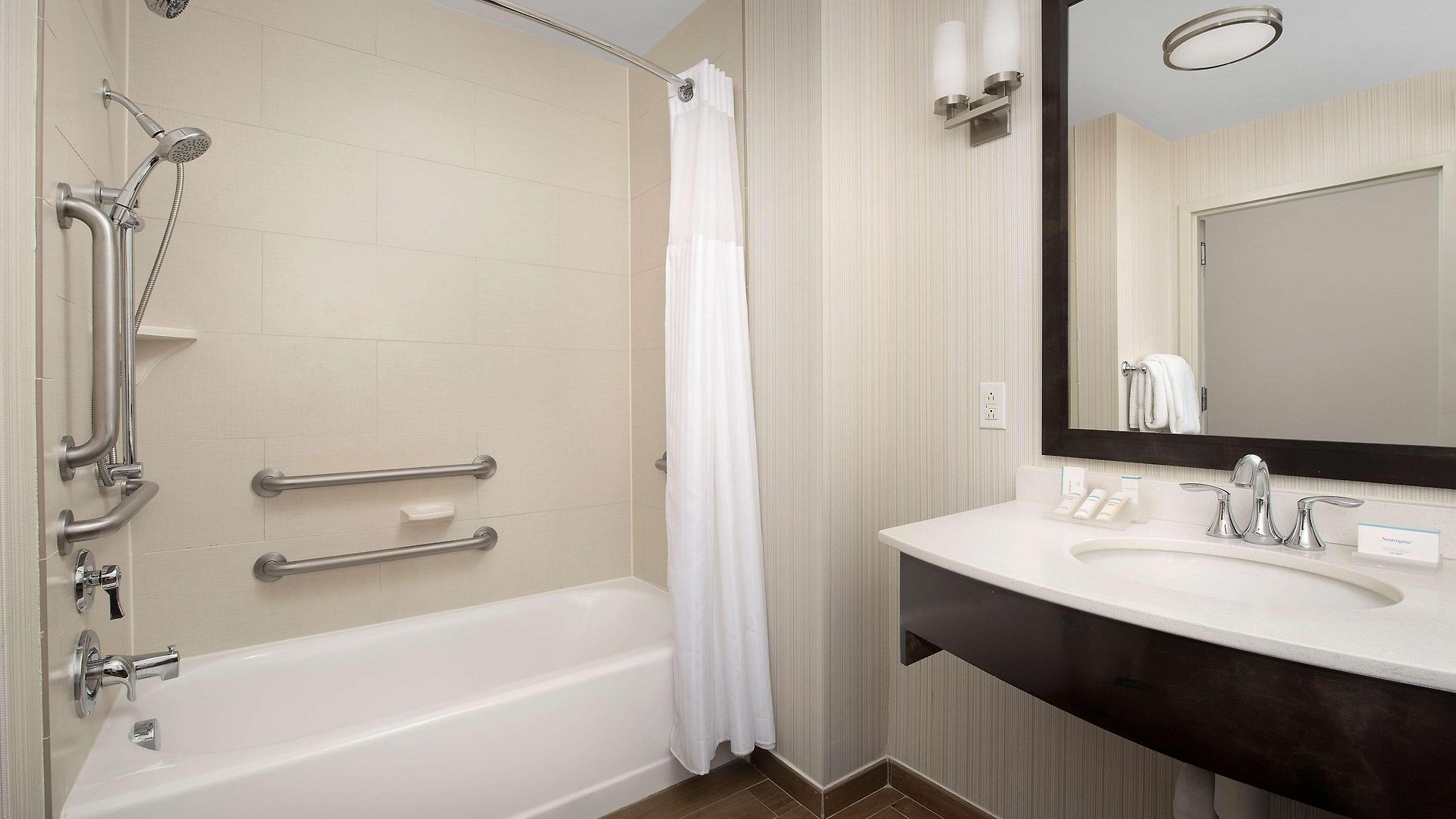 Hilton Garden Airport Hotel 3*