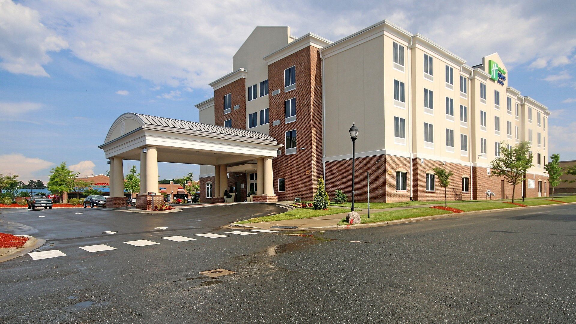 Hotel Express & North By Ihg 3*