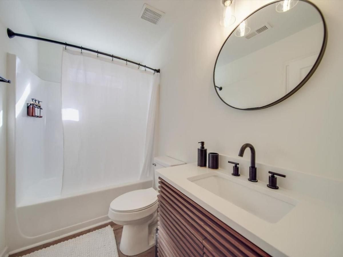 Fully Updated Cozy 3 Bedroom Ranch Escape -wwc- Airport * Charlotte