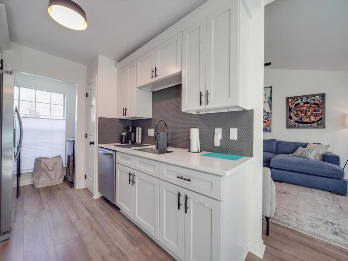 Fully Updated Cozy 3 Bedroom Ranch Escape -wwc- Airport Holiday home *