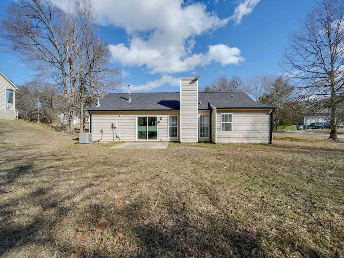 Fully Updated Cozy 3 Bedroom Ranch Escape -wwc- Airport Holiday home Charlotte